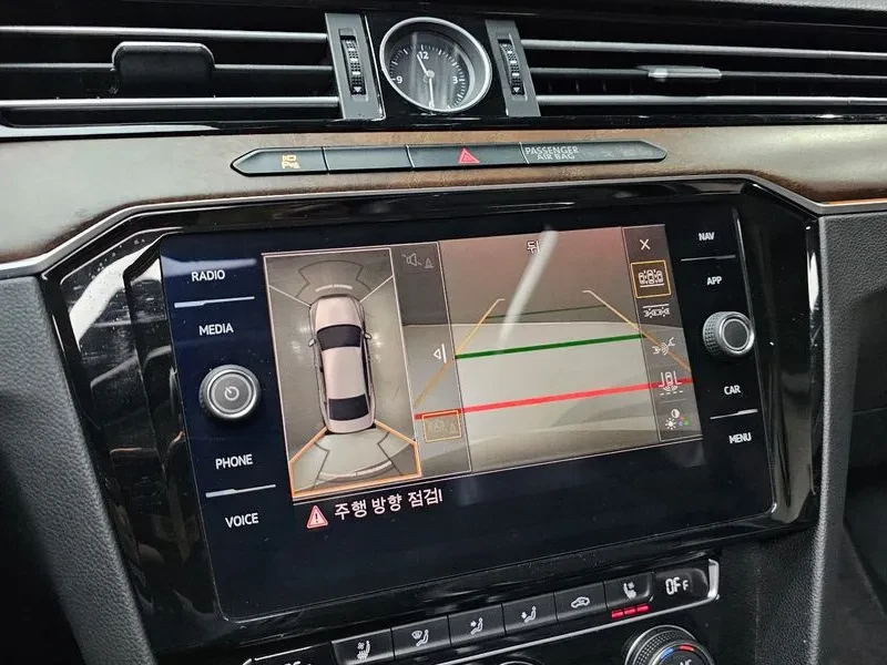 VW Passat 2.0 TDI, снимка 16 - Автомобили и джипове - 54299797