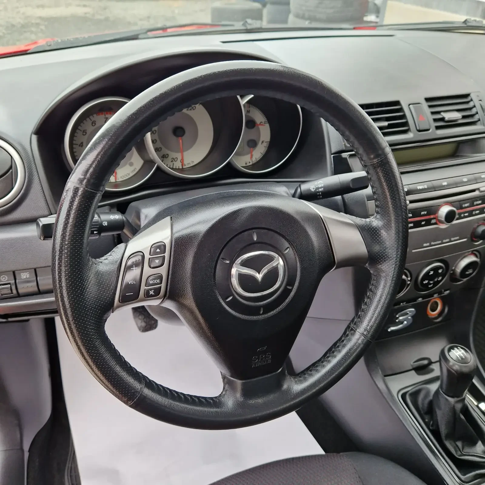 Mazda 3 1.6i Седан - изображение 6