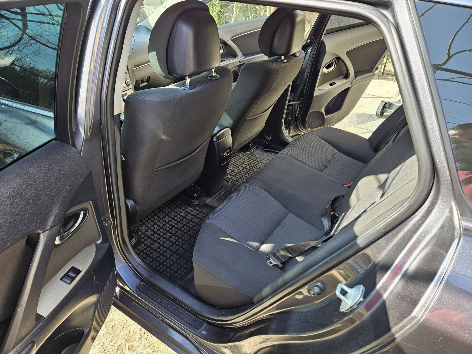 Toyota Avensis T27  - изображение 8