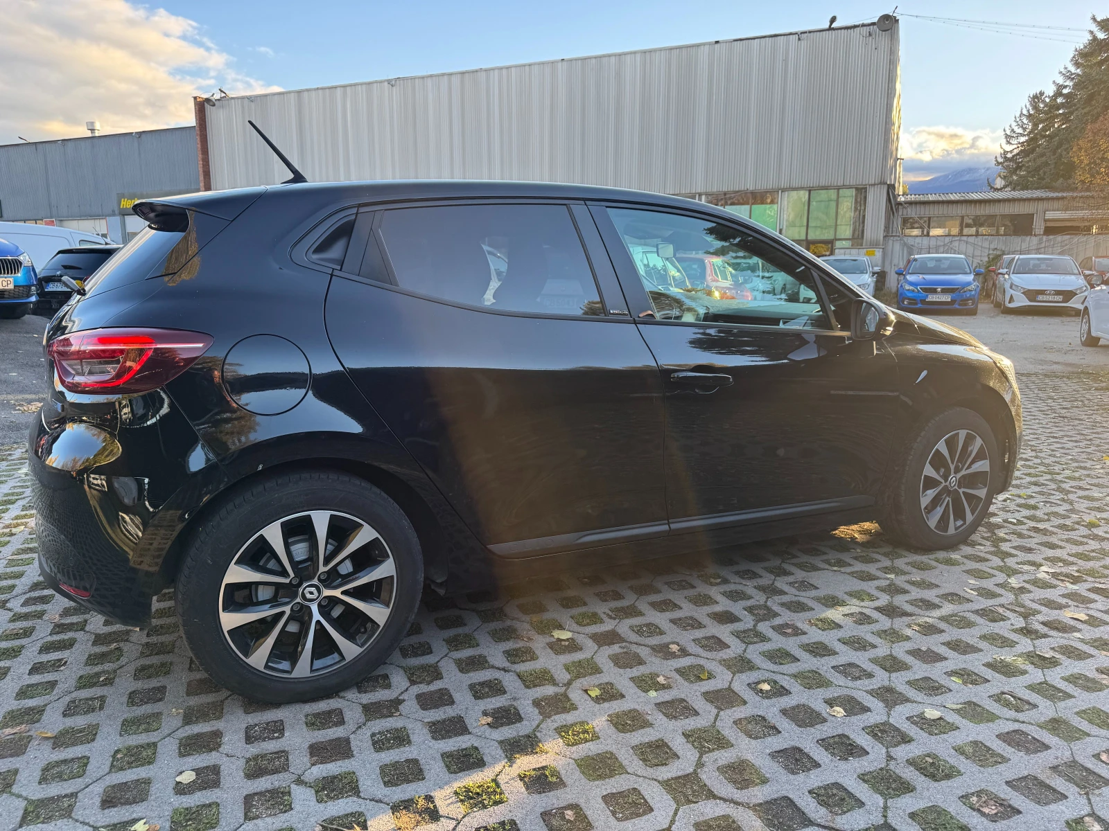 Renault Clio 1.6 e-TECH Hybrid Auto - изображение 4