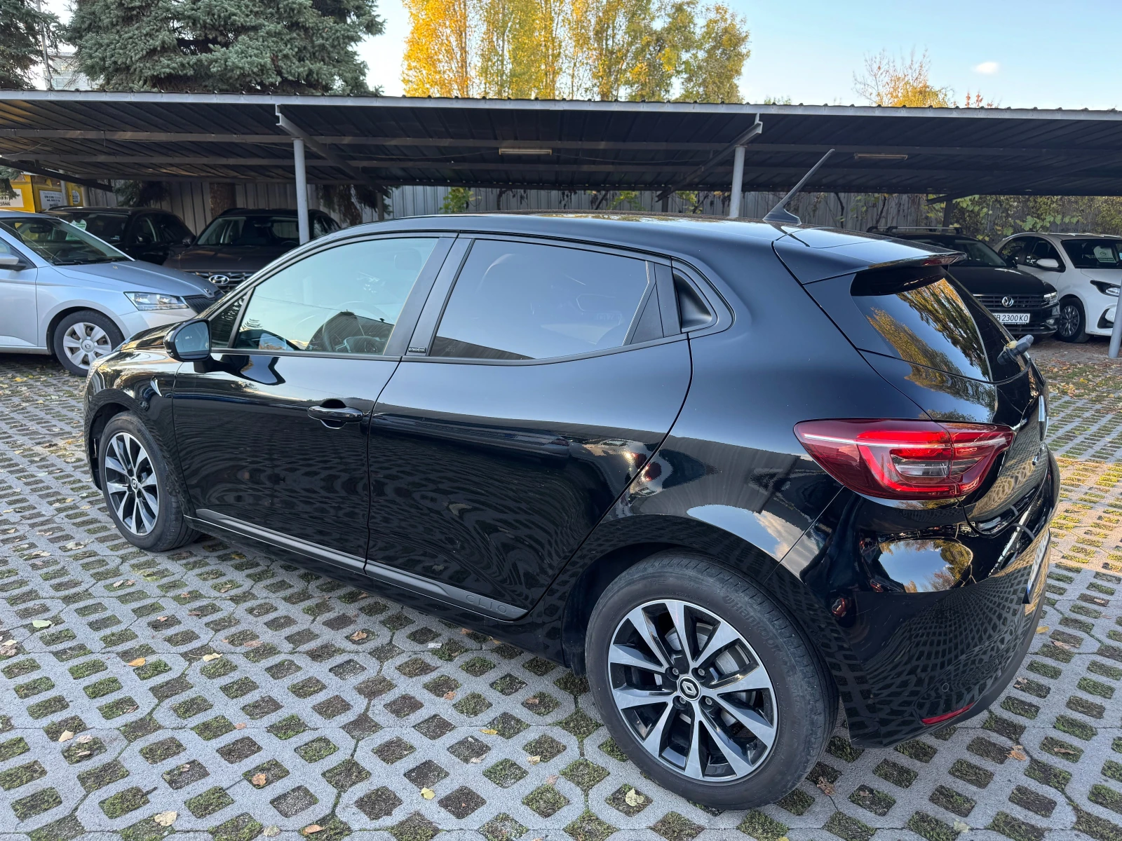 Renault Clio 1.6 e-TECH Hybrid Auto - изображение 6
