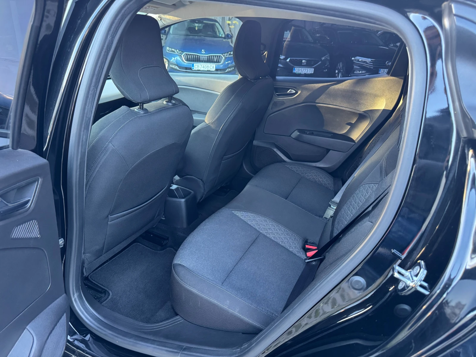 Renault Clio 1.6 e-TECH Hybrid Auto - изображение 9