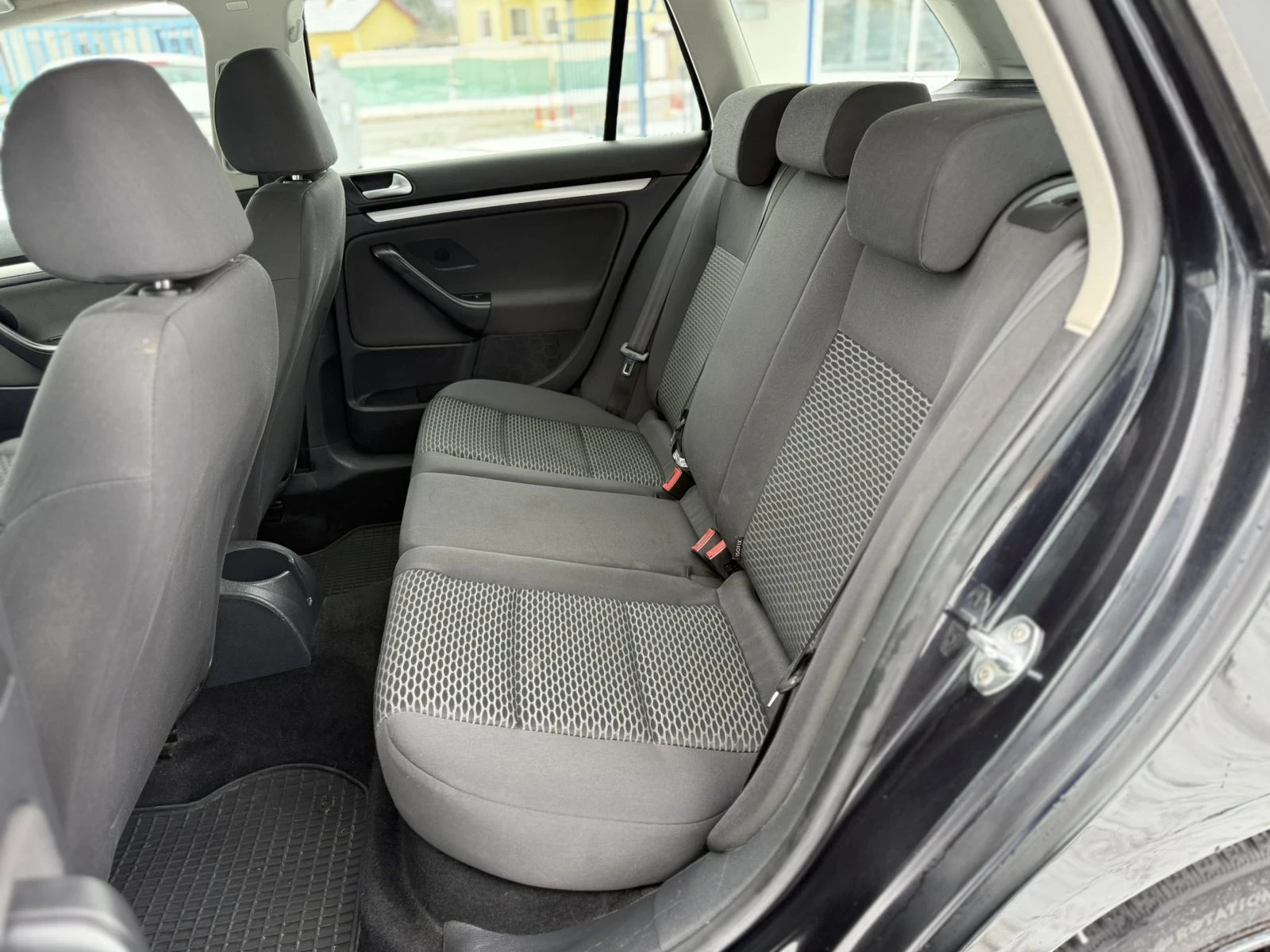 VW Golf 1.6TDI ЛИЗИНГ 3 БРОЯ - изображение 10