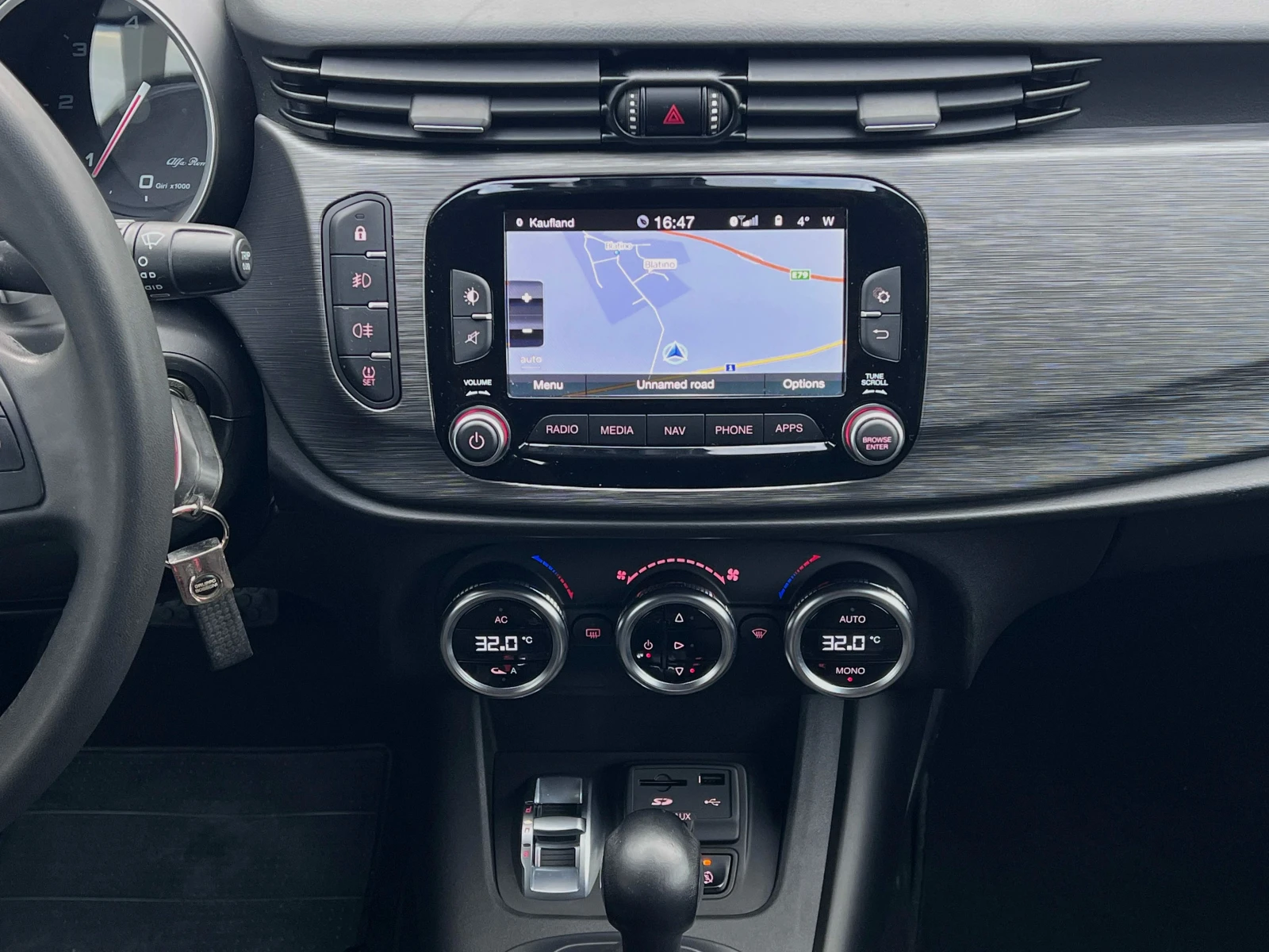 Alfa Romeo Giulietta 1.6JTD Автоматик ПРОЧЕТИ ОПИСАНИЕТО - изображение 9