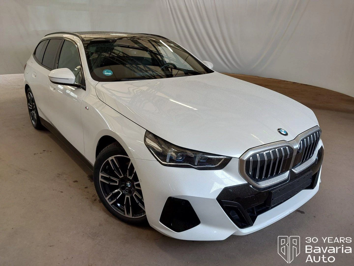 BMW 520 d xDrive Touring M Sport Paket Steptronic, снимка 4 - Автомобили и джипове - 54129825