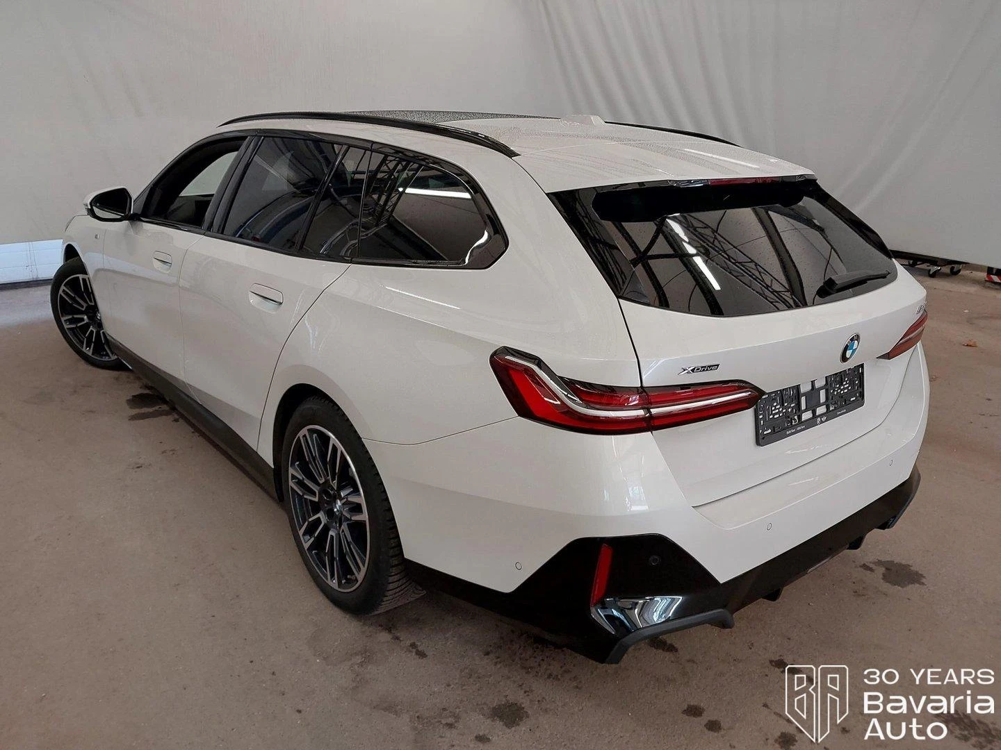 BMW 520 d xDrive Touring M Sport Paket Steptronic, снимка 2 - Автомобили и джипове - 54129825