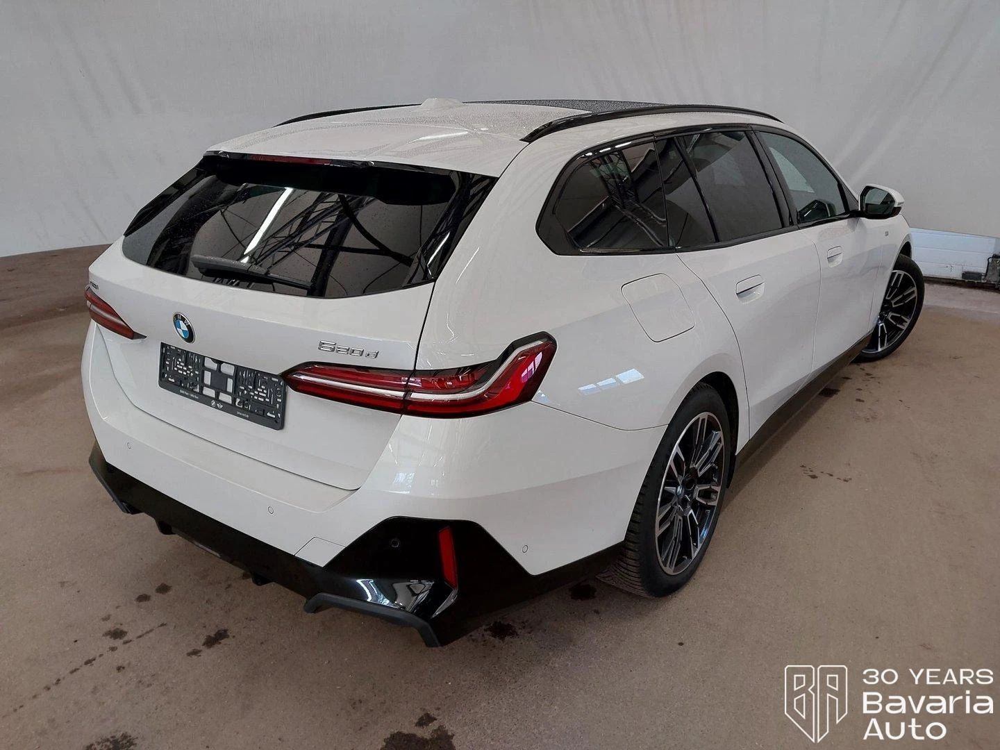 BMW 520 d xDrive Touring M Sport Paket Steptronic, снимка 3 - Автомобили и джипове - 54129825