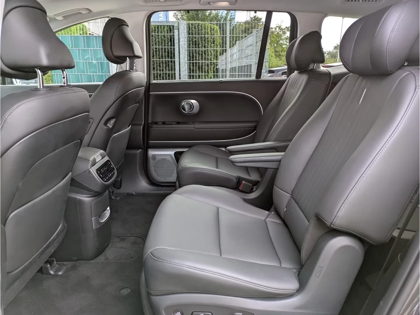Hyundai IONIQ 9 UNIQ AWD 6 Seats PANO 360* DISTR HUD Winter Pack+ , снимка 11 - Автомобили и джипове - 54820872