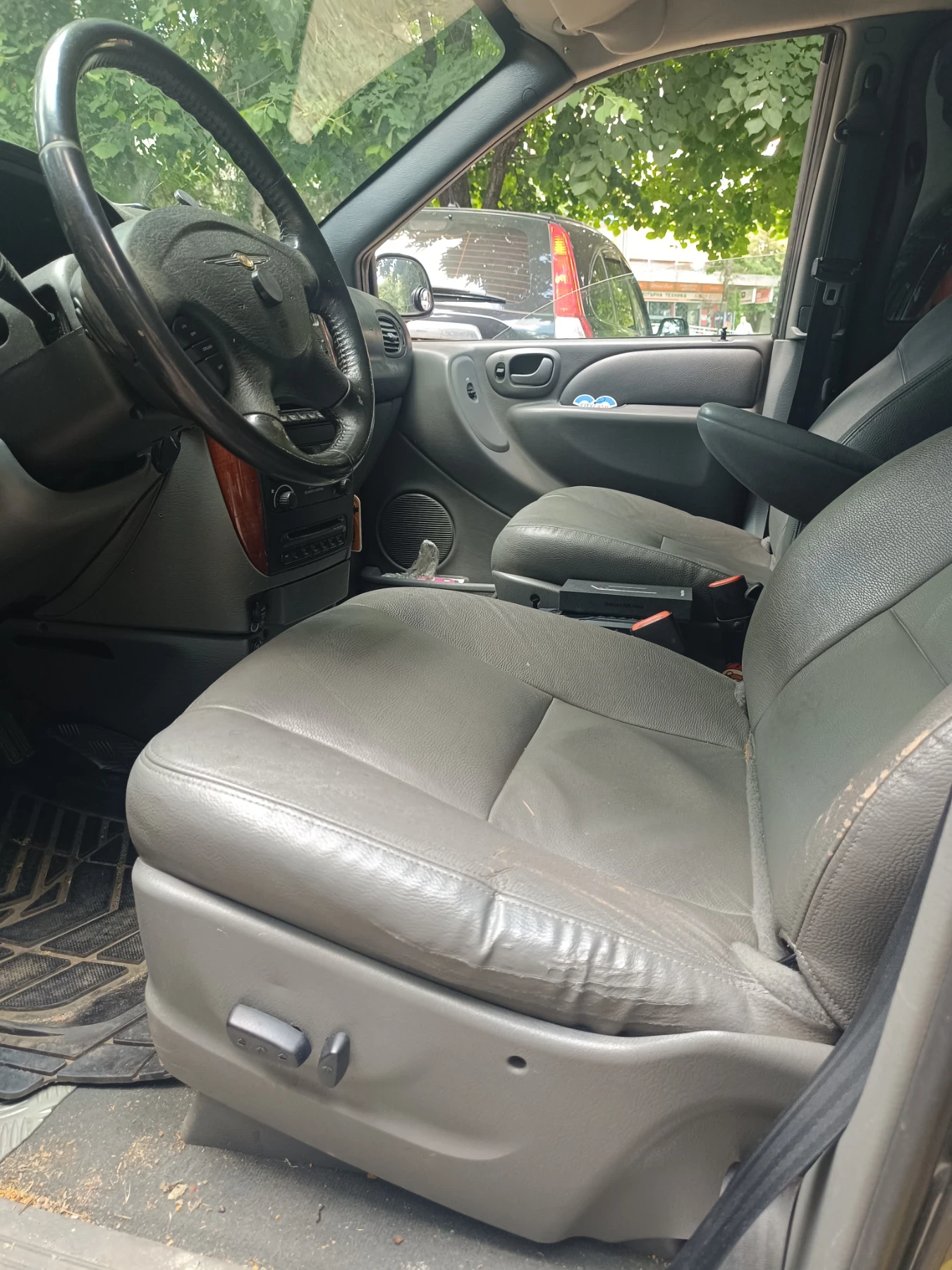 Chrysler Voyager 2.8 CRD - автомат, снимка 8 - Автомобили и джипове - 55220979