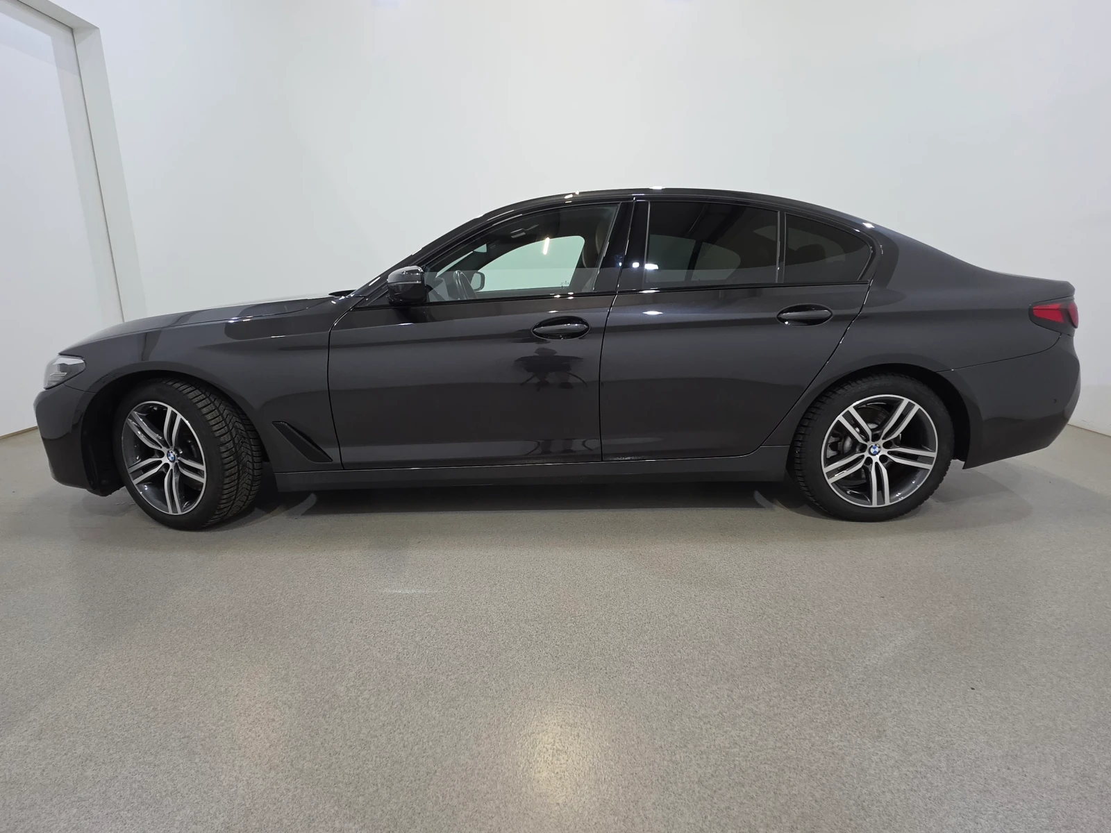 BMW 520 LED-Xenon LC-Pro ACC Navi-Pro Sport-Leather , снимка 7 - Автомобили и джипове - 55725866