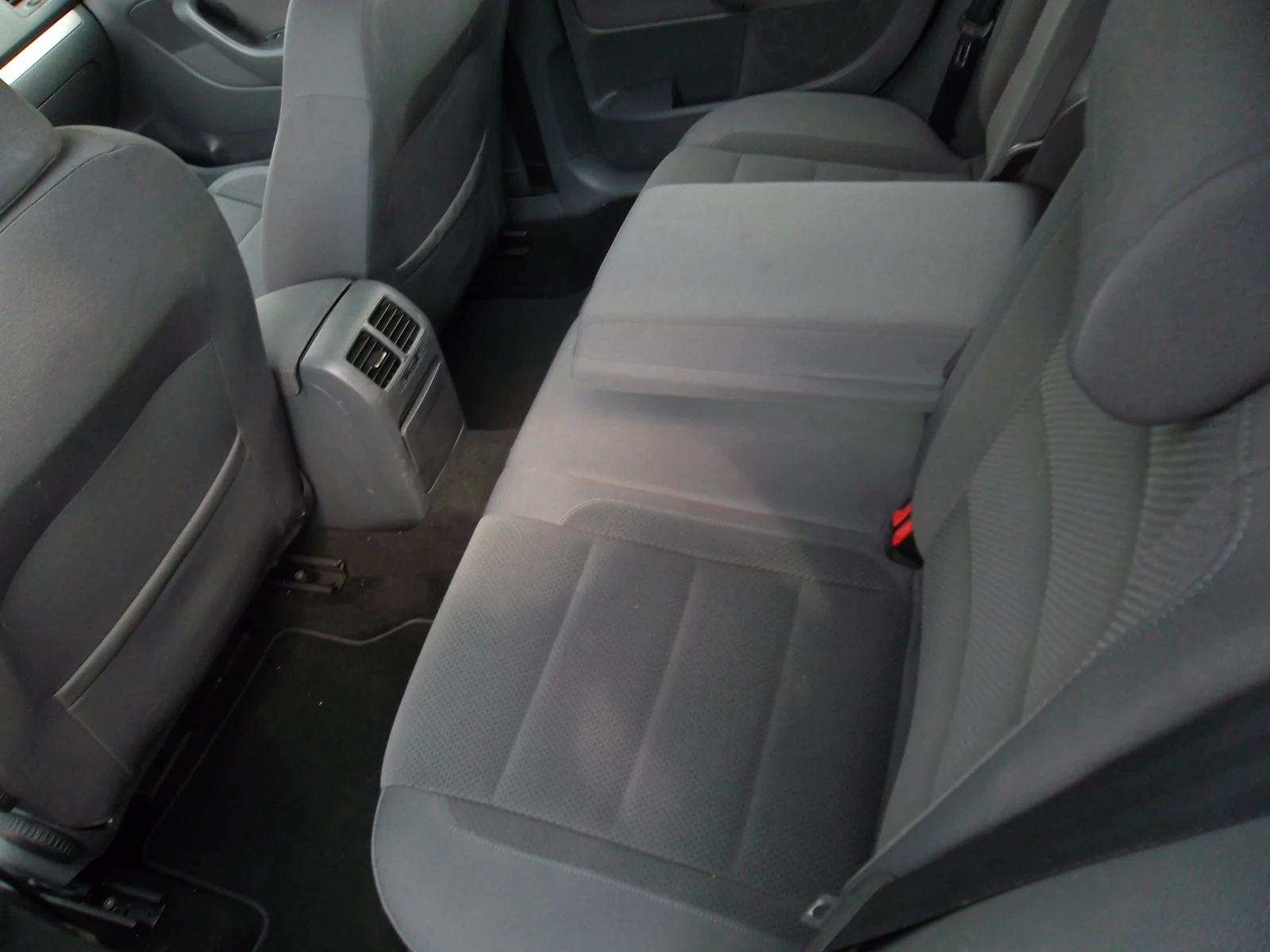 VW Golf 1.9TDI-105, снимка 15 - Автомобили и джипове - 55772370