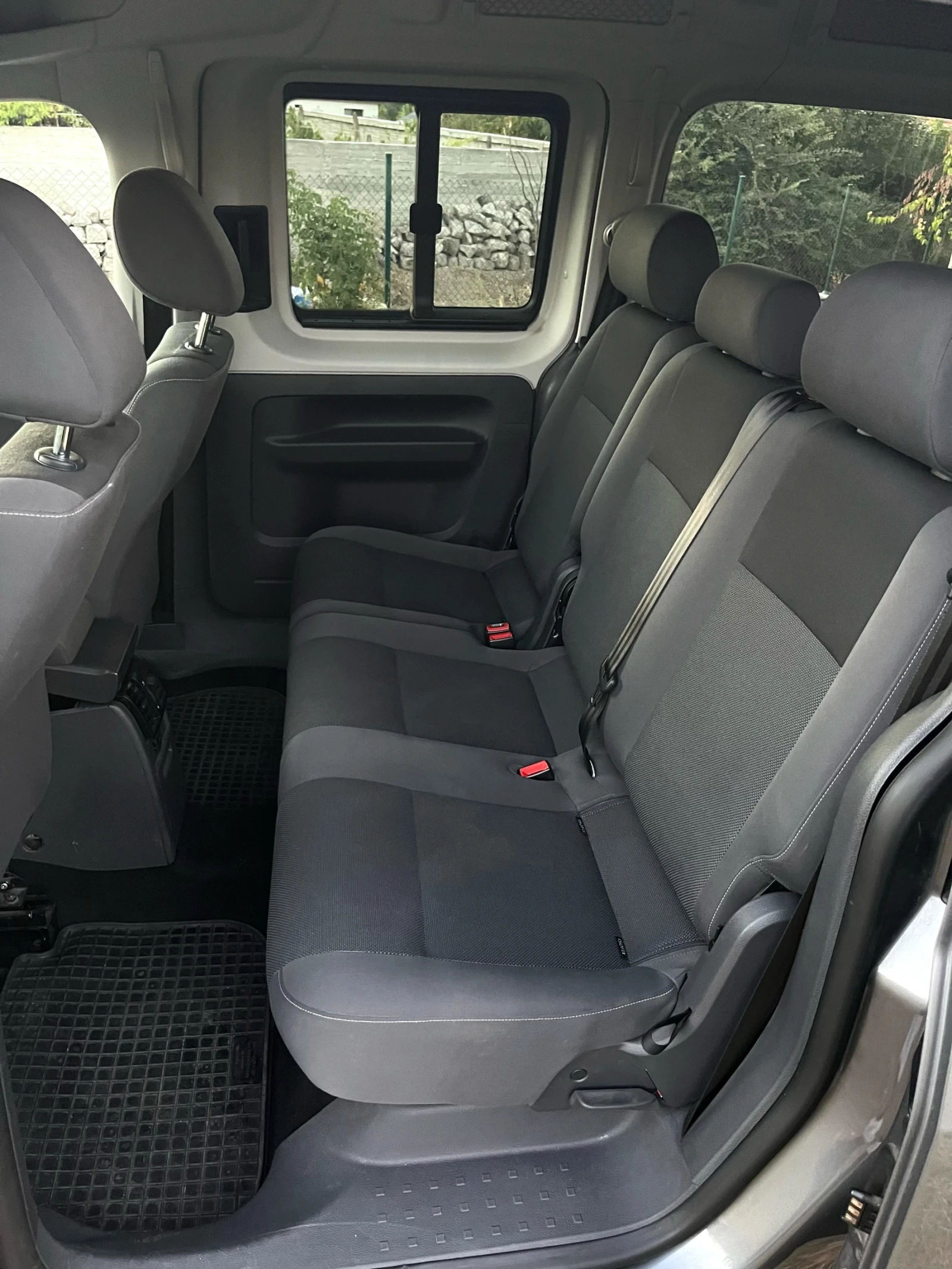 VW Caddy Maxi, снимка 4 - Автомобили и джипове - 55963672