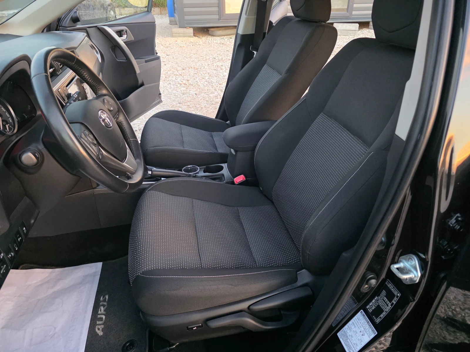 Toyota Auris 1.6 VVTI Навигация Парктроник Евро 5, снимка 6 - Автомобили и джипове - 56231417