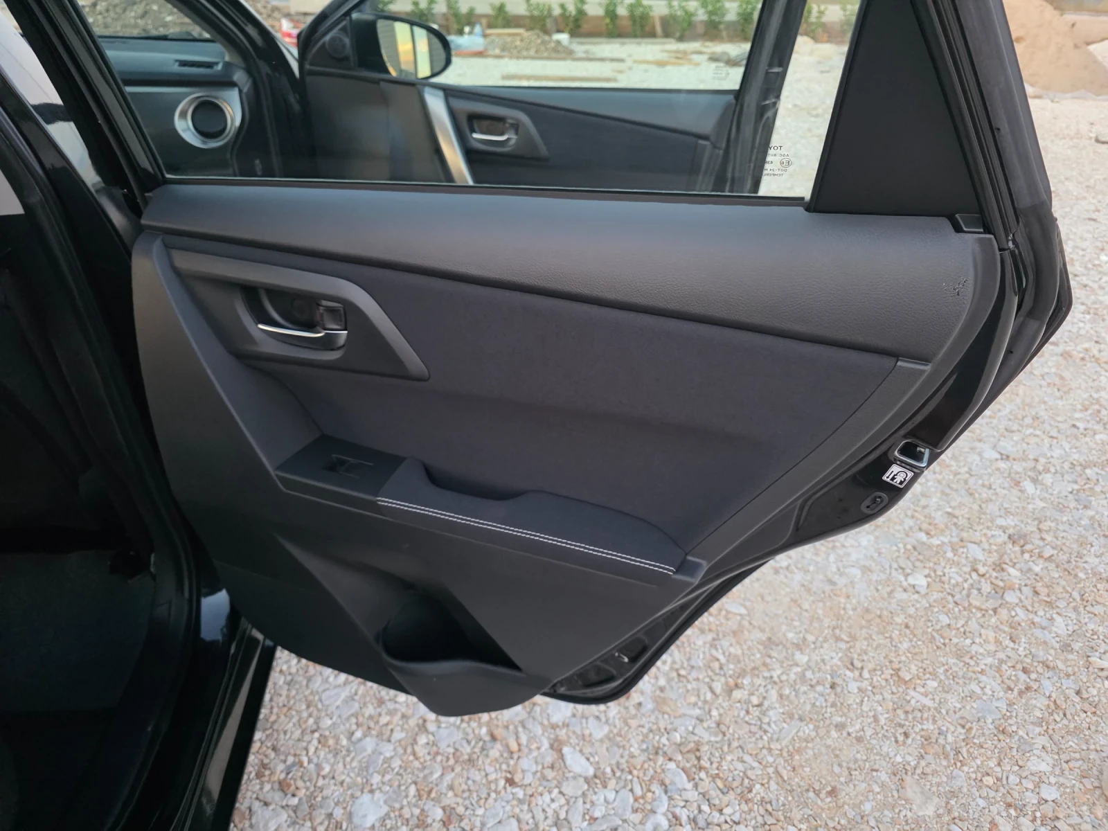 Toyota Auris 1.6 VVTI Навигация Парктроник Евро 5, снимка 9 - Автомобили и джипове - 56231417
