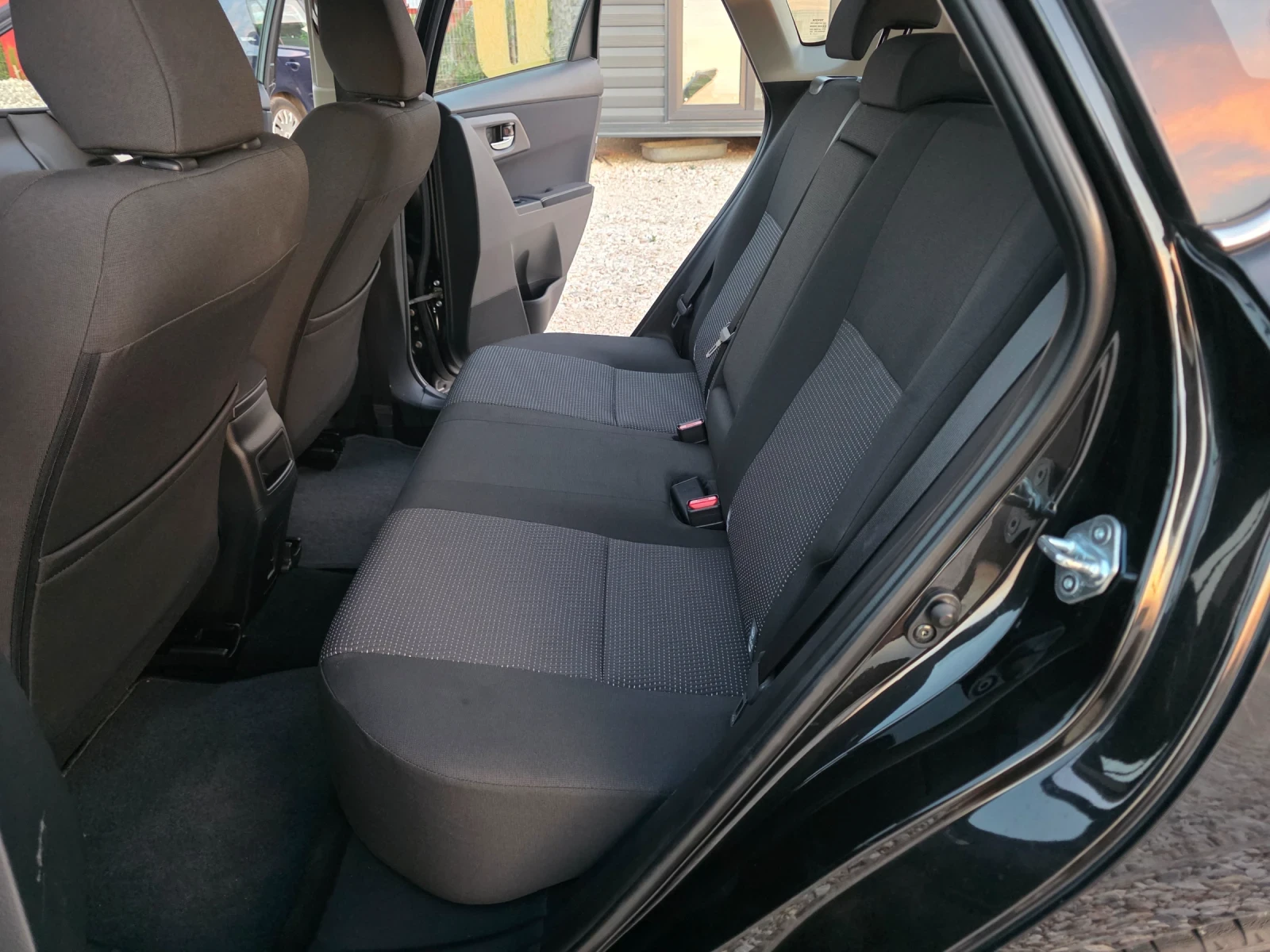 Toyota Auris 1.6 VVTI Навигация Парктроник Евро 5, снимка 10 - Автомобили и джипове - 56231417