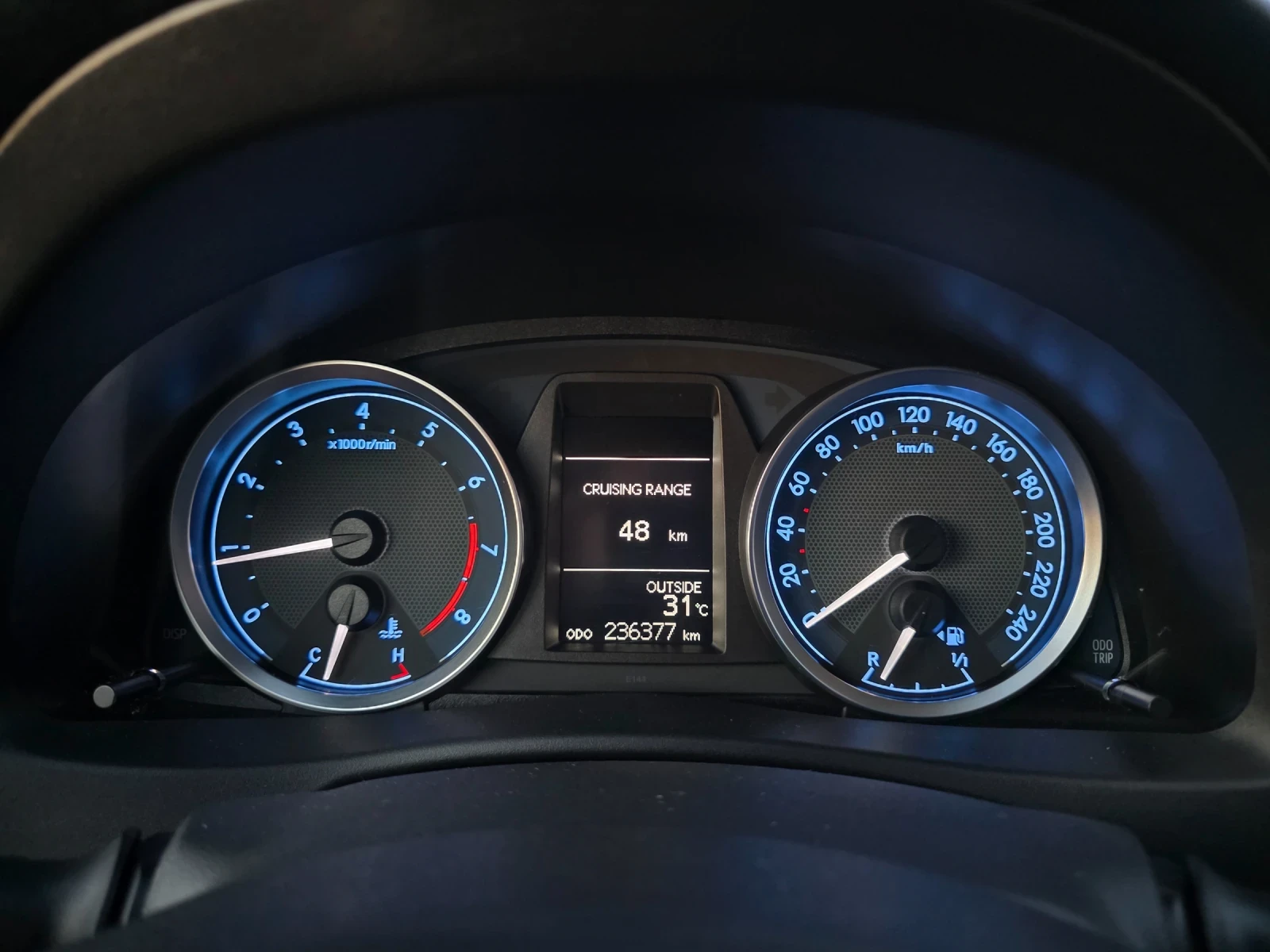 Toyota Auris 1.6 VVTI Навигация Парктроник Евро 5, снимка 16 - Автомобили и джипове - 56231417