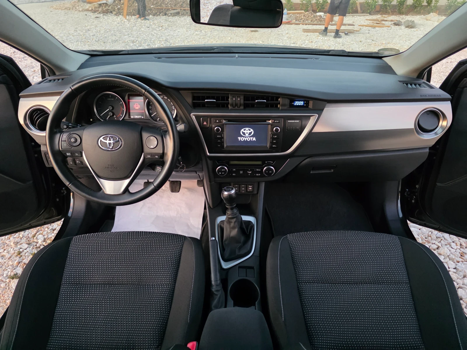 Toyota Auris 1.6 VVTI Навигация Парктроник Евро 5, снимка 13 - Автомобили и джипове - 56231417