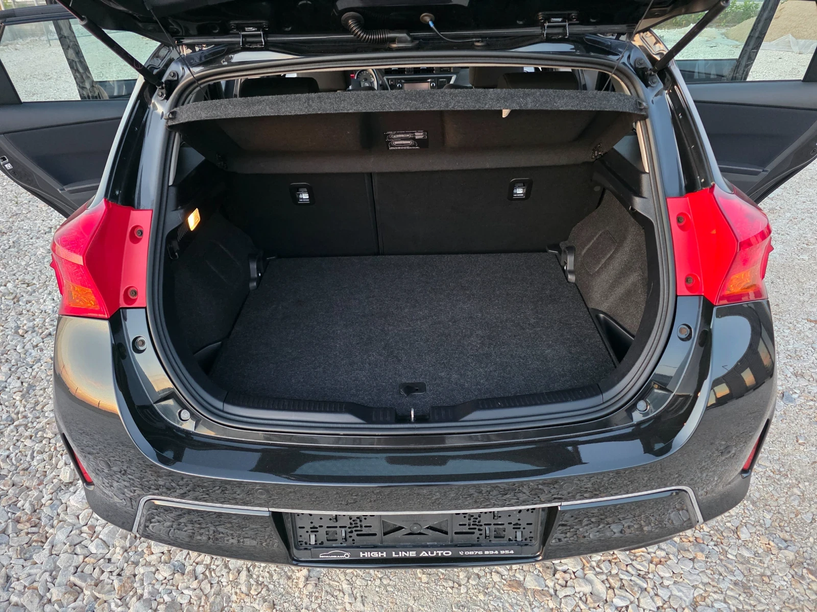 Toyota Auris 1.6 VVTI Навигация Парктроник Евро 5, снимка 12 - Автомобили и джипове - 56231417