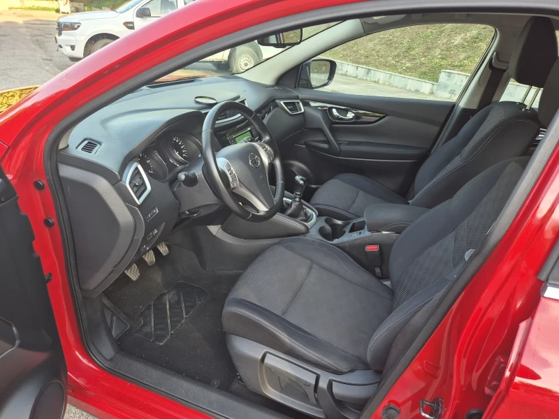 Nissan Qashqai 1.6cdi* ОБСЛУЖЕНА* 4х4, снимка 9 - Автомобили и джипове - 51878892