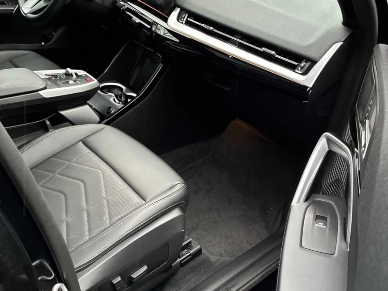 BMW X1 2025 xDrive28i * CARFAX * БЕЗ ПЪРВОНАЧАЛНА ВНОСКА, снимка 12 - Автомобили и джипове - 52803356