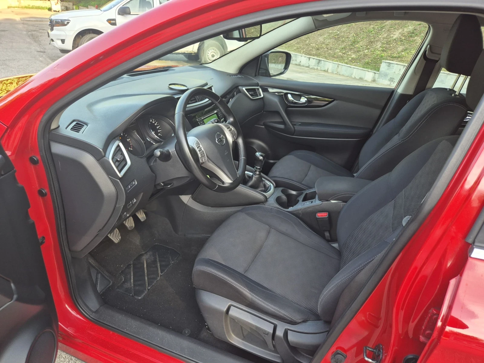 Nissan Qashqai 1.6cdi* ОБСЛУЖЕНА* 4х4 - изображение 9