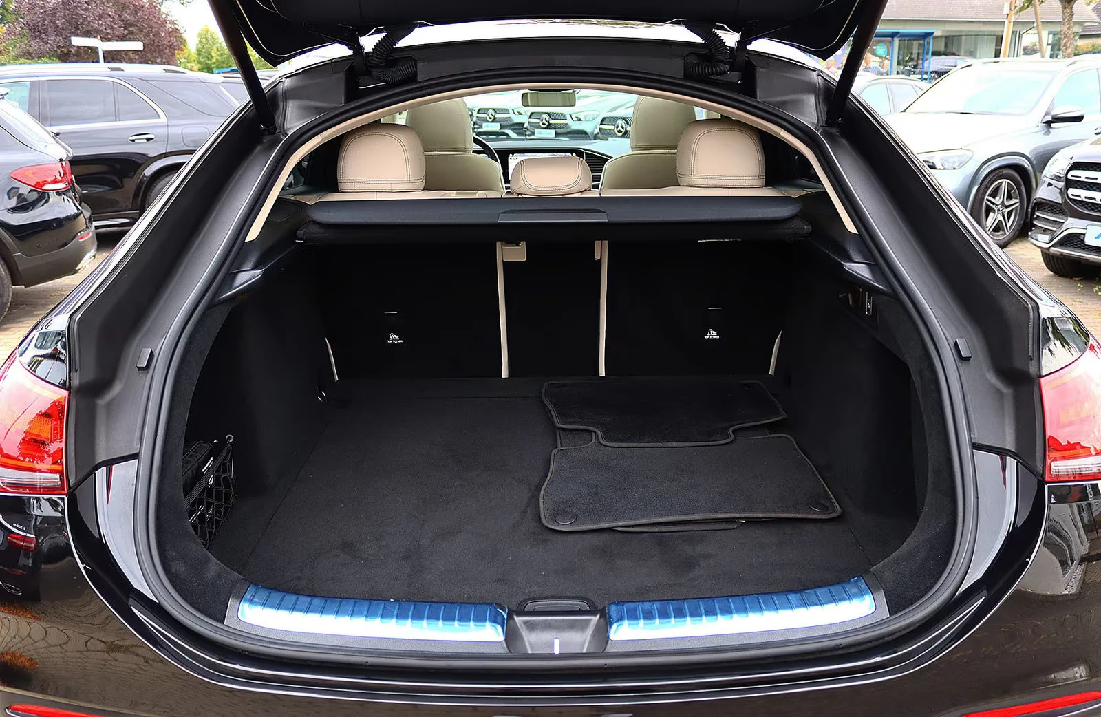 Mercedes-Benz GLE 350 d/COUPE/272HP/AMG/DISTR/PANO/MASSAGE/BURM/360/839g, снимка 15 - Автомобили и джипове - 53620871