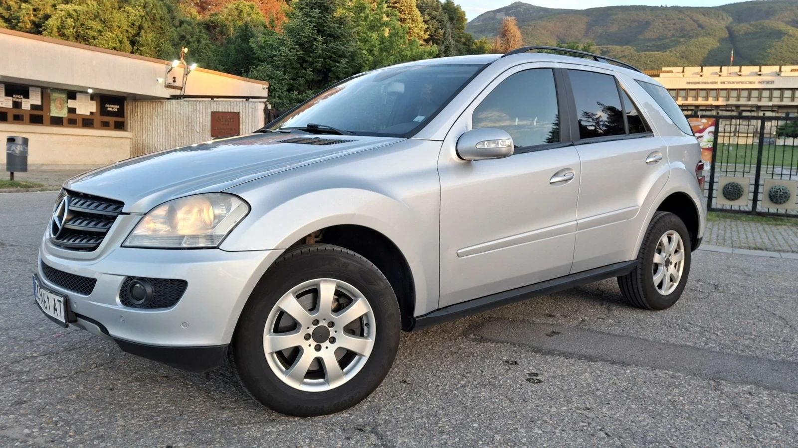 Mercedes-Benz ML 280 4-matic Кожа Подгреви Автопилот 1 собственик, снимка 2 - Автомобили и джипове - 54957195