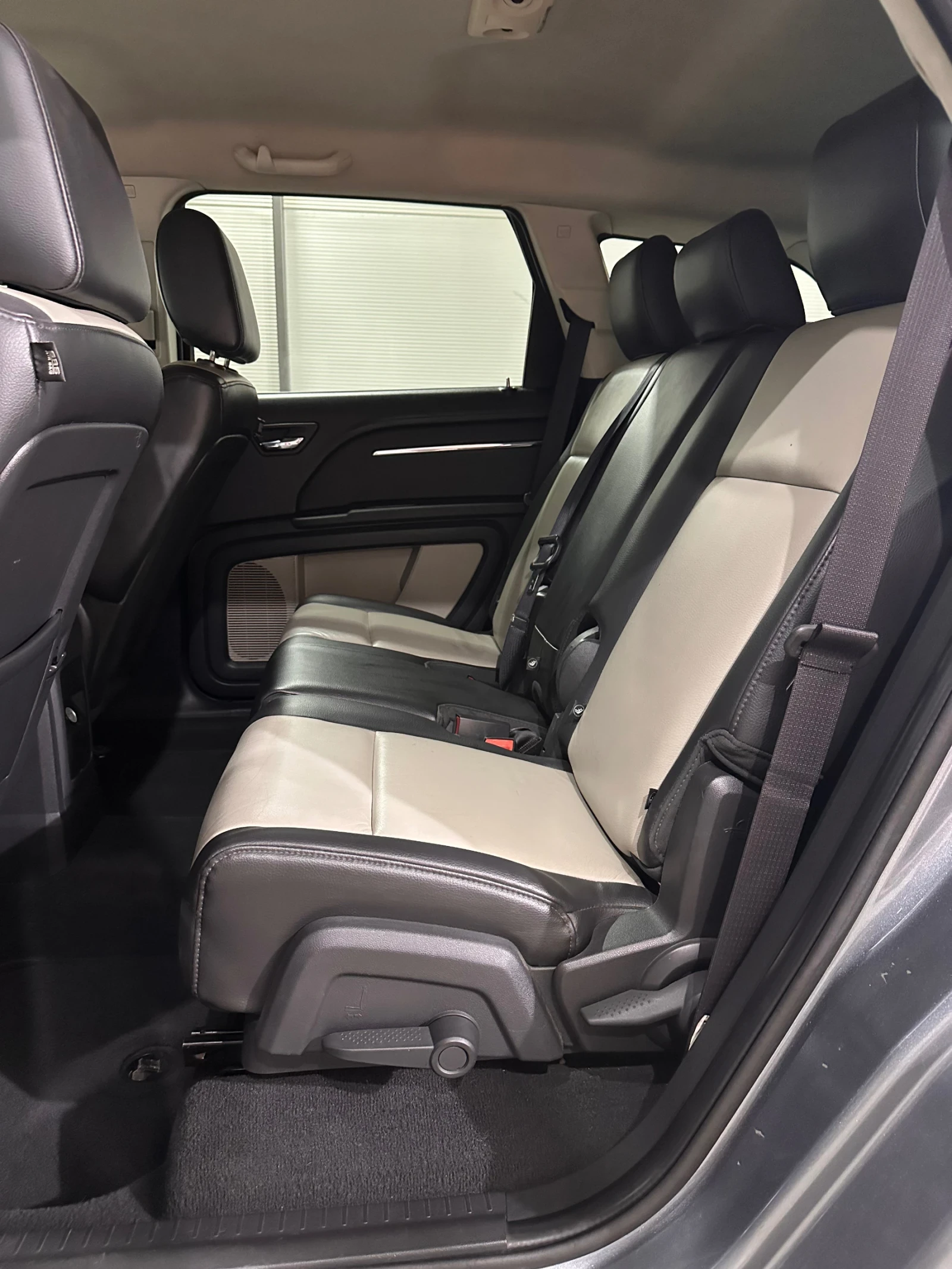 Dodge Journey AUTO^NAVI, снимка 13 - Автомобили и джипове - 55329720
