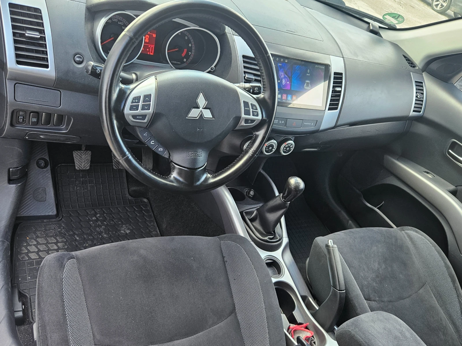 Mitsubishi Outlander 2.4i, снимка 14 - Автомобили и джипове - 56528312