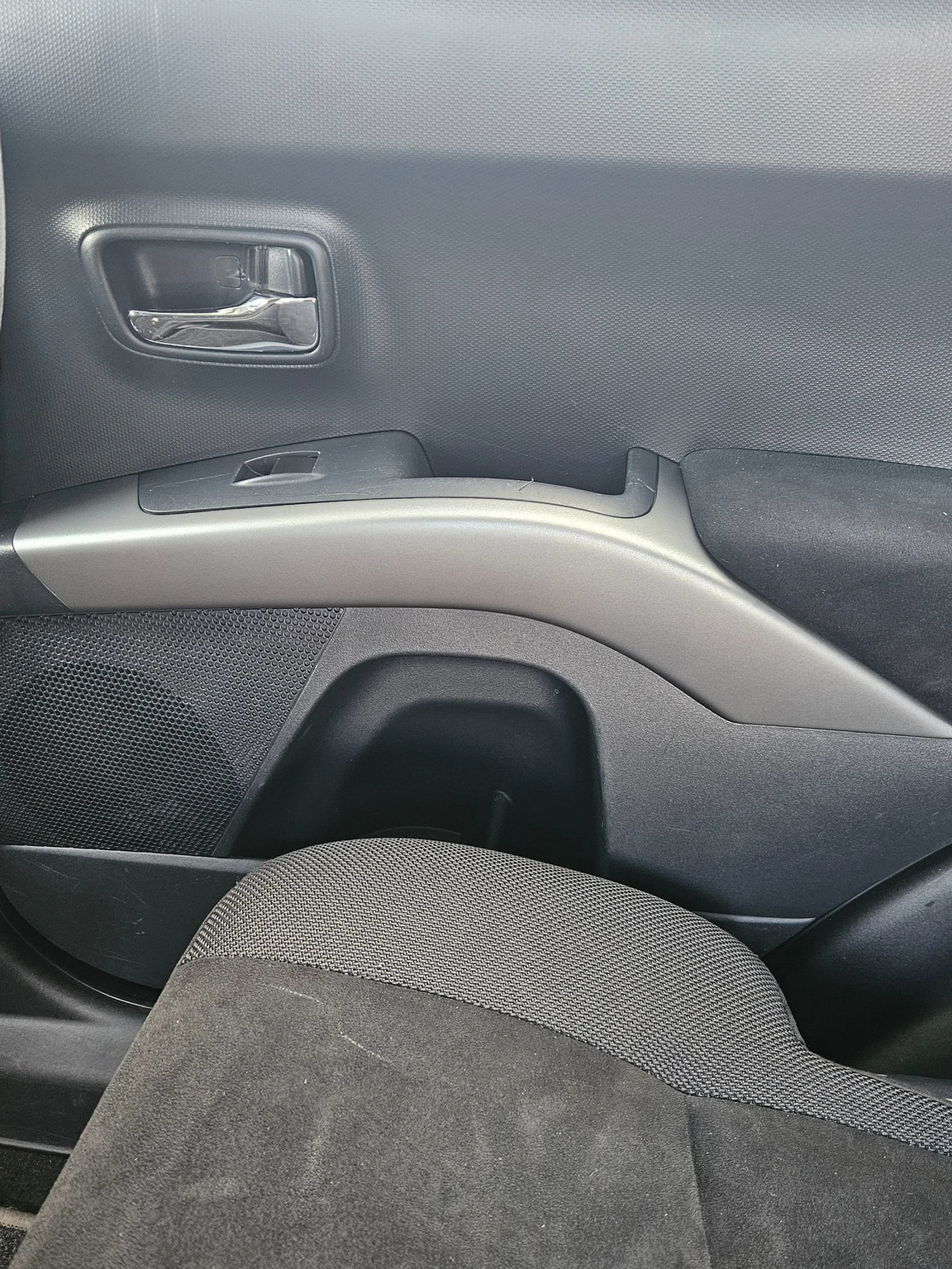 Mitsubishi Outlander 2.4i, снимка 9 - Автомобили и джипове - 56528312