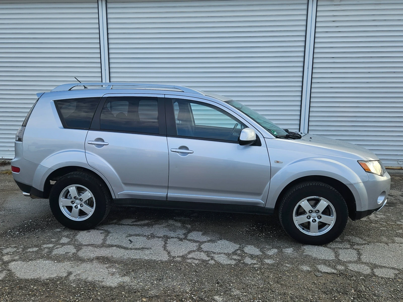 Mitsubishi Outlander 2.4i, снимка 6 - Автомобили и джипове - 56528312