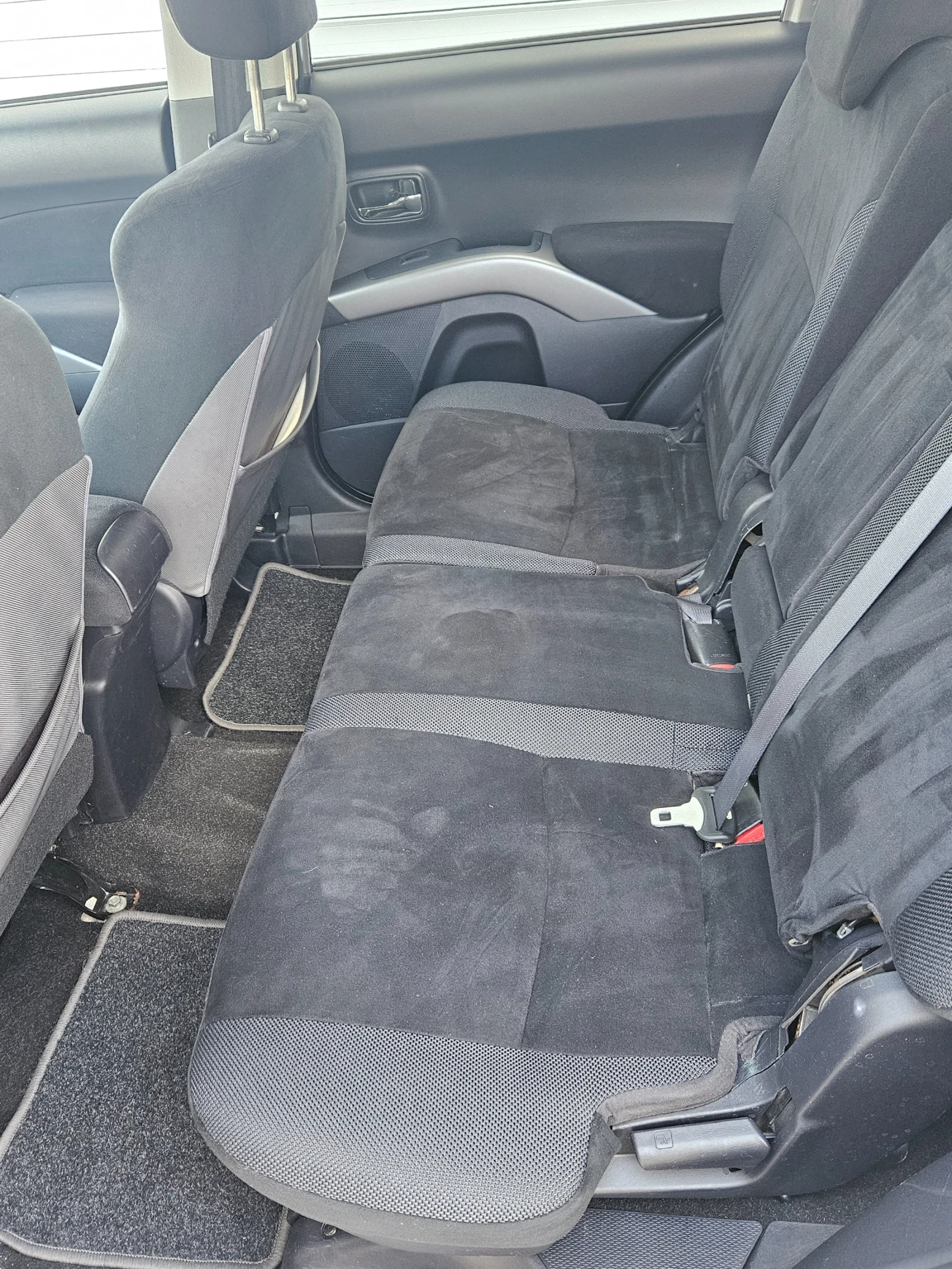 Mitsubishi Outlander 2.4i, снимка 8 - Автомобили и джипове - 56528312