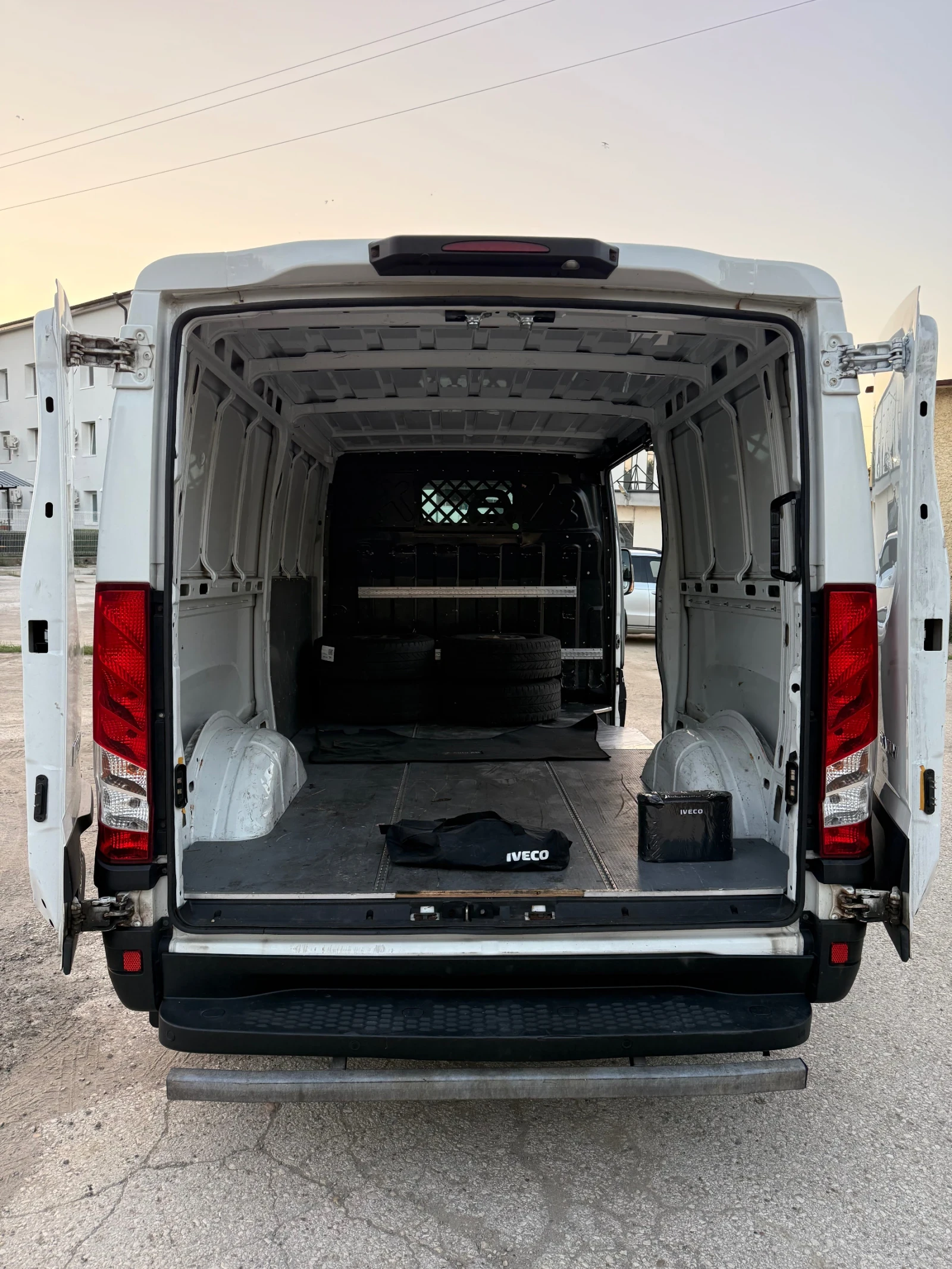 Iveco Daily 35S15 3.0 ШВЕЙЦАРИЯ, снимка 5 - Бусове и автобуси - 55480163