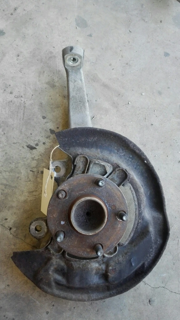 Шенкел главина преден десен Лексус IS220