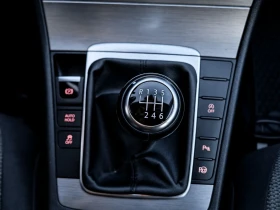 VW Passat 2.0 TDI/СЕДАН/WEBASTO/PARK ASSIST, снимка 13