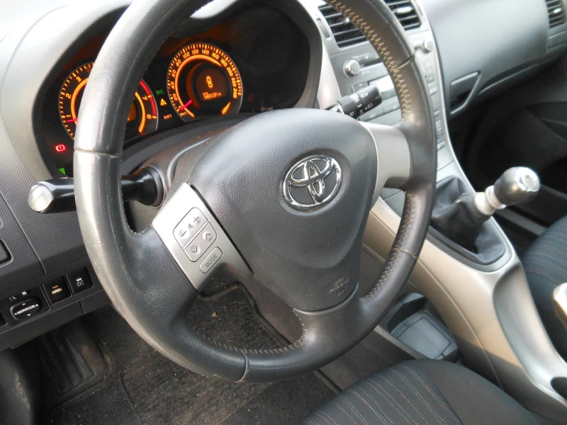 Toyota Auris 1, 4, снимка 10 - Автомобили и джипове - 44630744