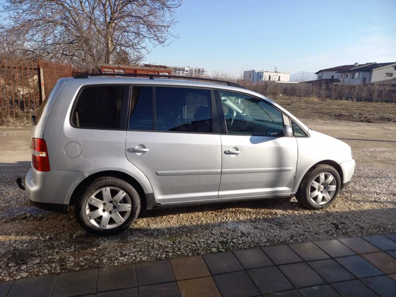 VW Touran 2.0/6ск/136кс хубавият мотор, снимка 4 - Автомобили и джипове - 48562476