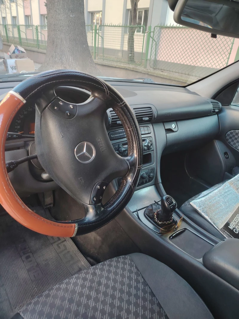 Mercedes-Benz C 270 Авангард, снимка 5 - Автомобили и джипове - 49394350