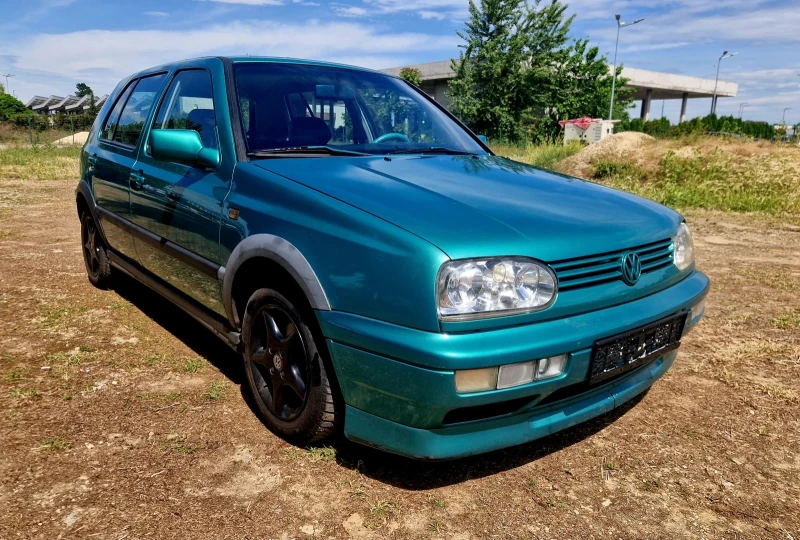 VW Golf 1.8, снимка 2 - Автомобили и джипове - 50374596