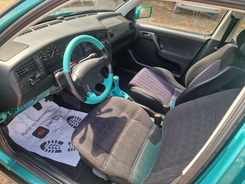 VW Golf 1.8, снимка 5 - Автомобили и джипове - 50374596