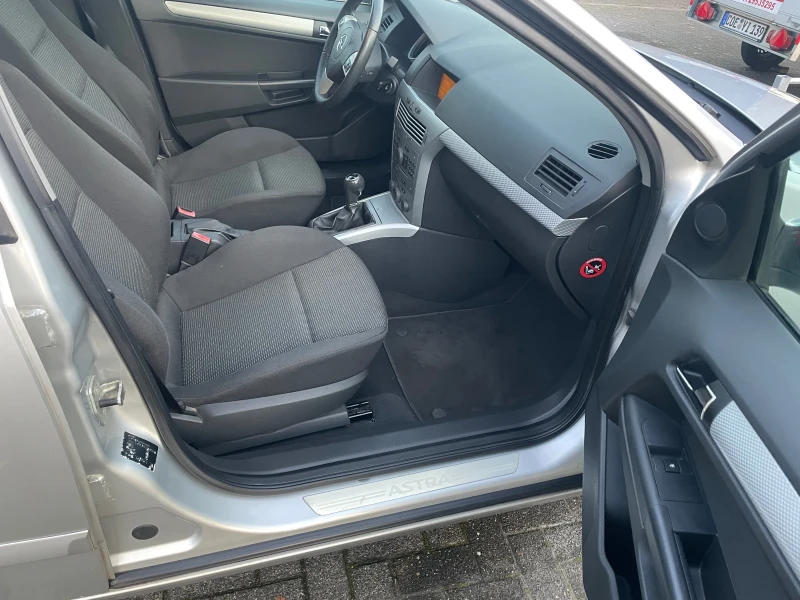 Opel Astra 1.8 Benzin 125 коня, снимка 12 - Автомобили и джипове - 52825003