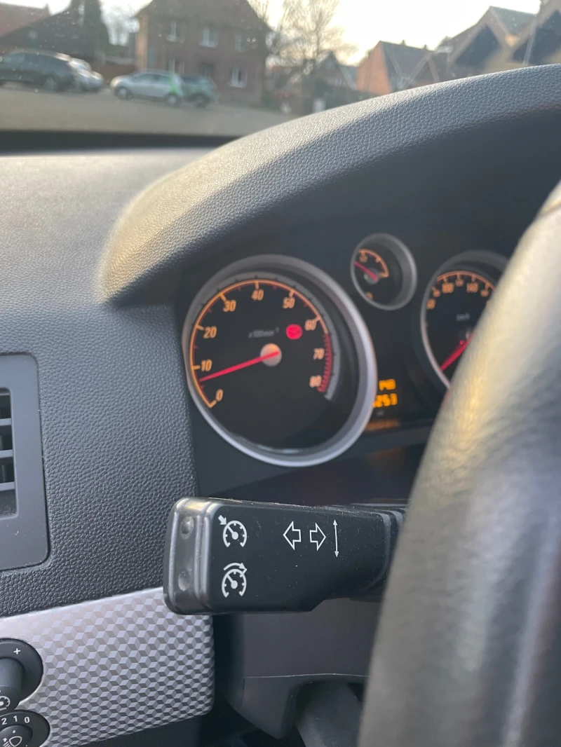 Opel Astra 1.8 Benzin 125 коня, снимка 9 - Автомобили и джипове - 52825003