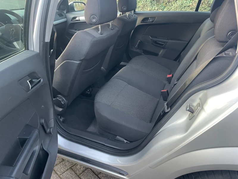 Opel Astra 1.8 Benzin 125 коня, снимка 13 - Автомобили и джипове - 52825003