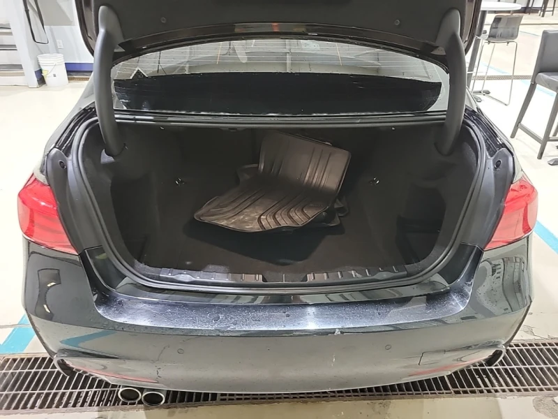 BMW 330 * АВТО КРЕДИТ* ЦЕНА ДО БГ * Сервизна история * , снимка 14 - Автомобили и джипове - 52851109