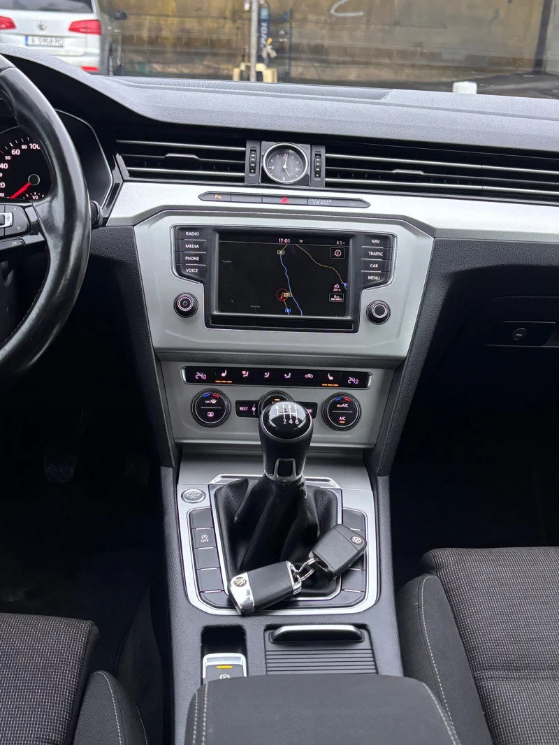 VW Passat, снимка 12 - Автомобили и джипове - 53386778