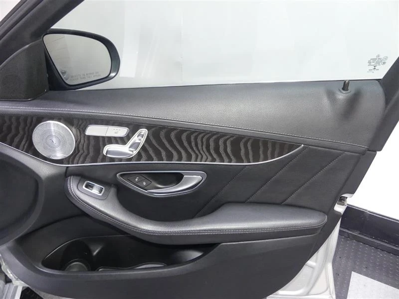 Mercedes-Benz C 400 4MATIC* BURMESTER* AMG PACK*  - изображение 9