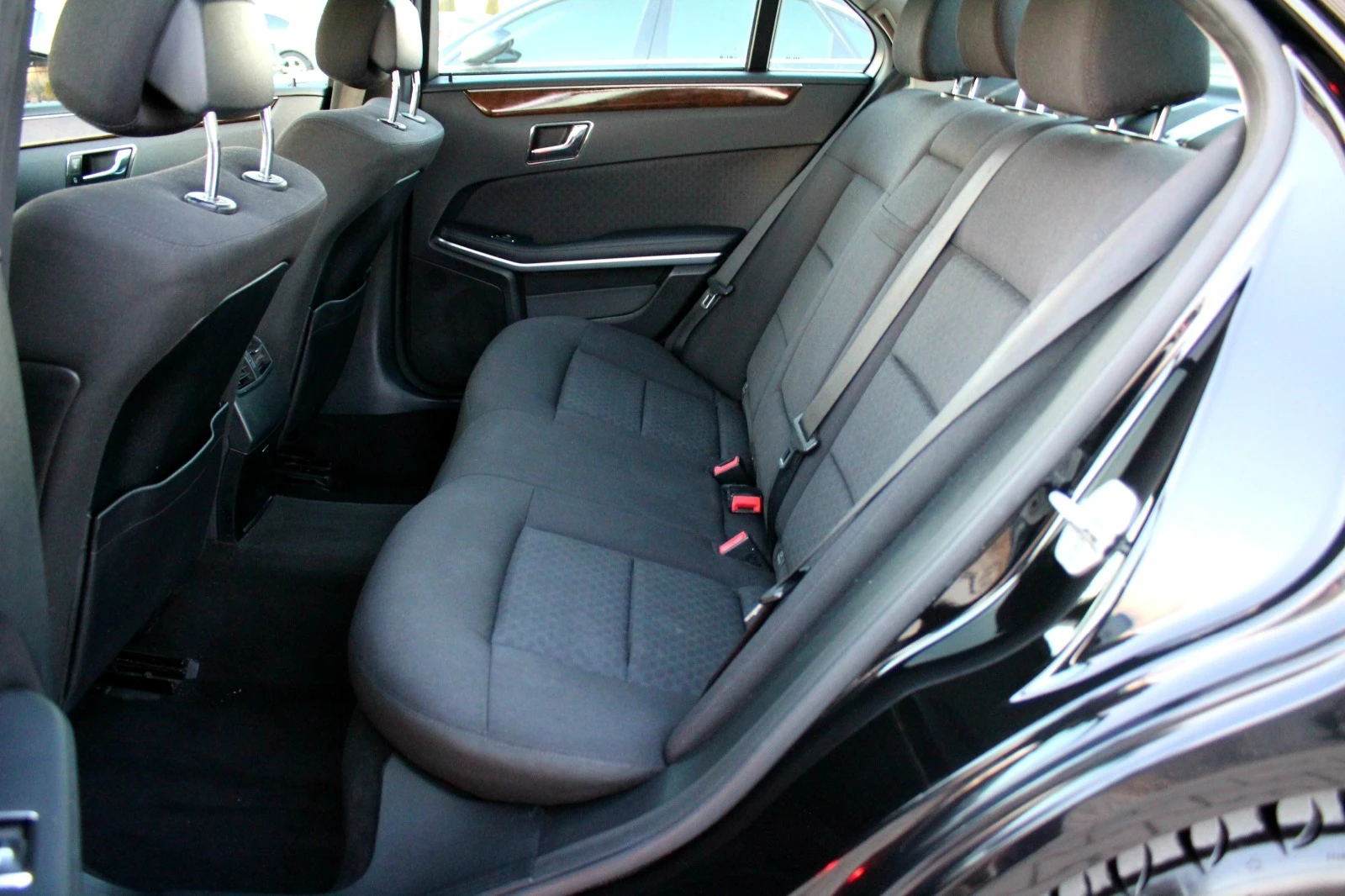 Mercedes-Benz E 220 CDI 7G TRONIC | Mobile.bg — изображение 15