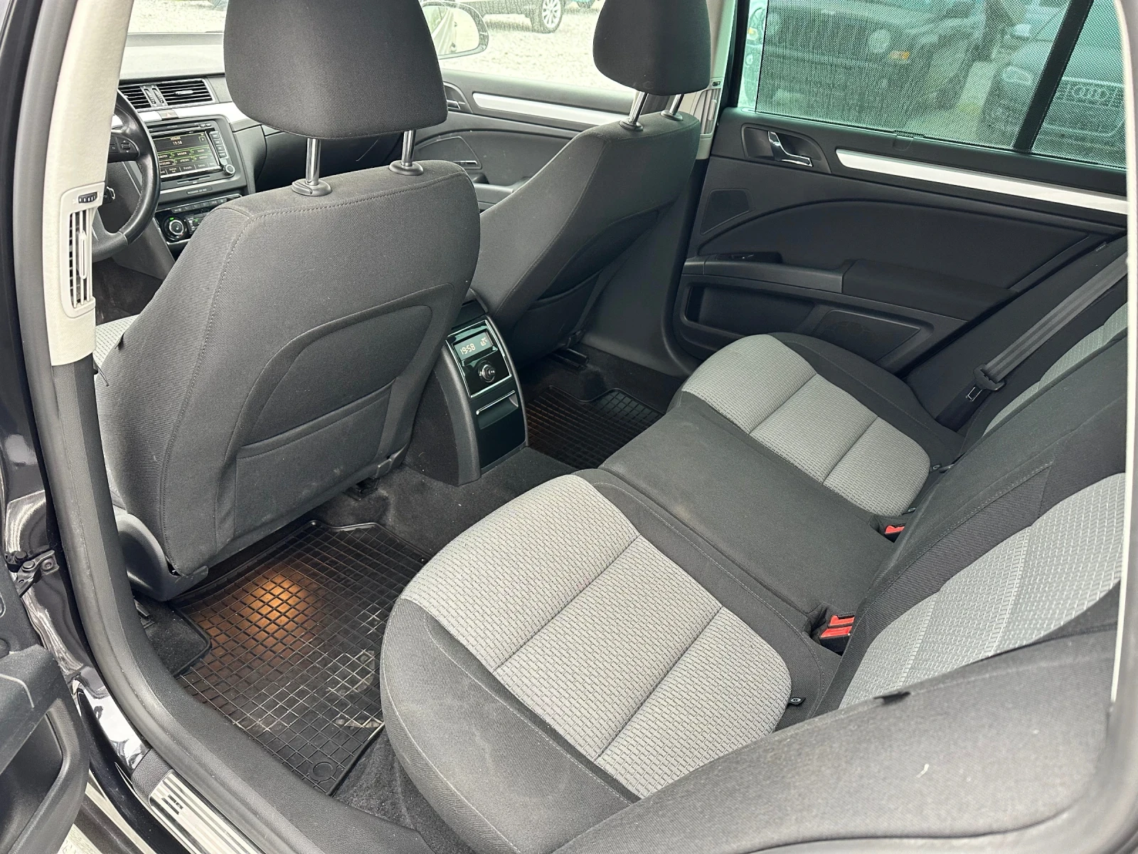 Skoda Superb 3.6 i 4x4 | Mobile.bg — изображение 11