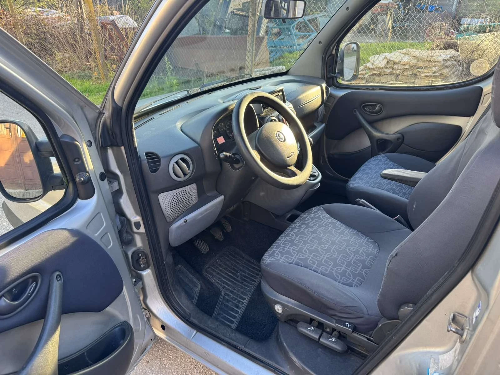 Fiat Doblo 1.9 JTD 105 к.с - изображение 6