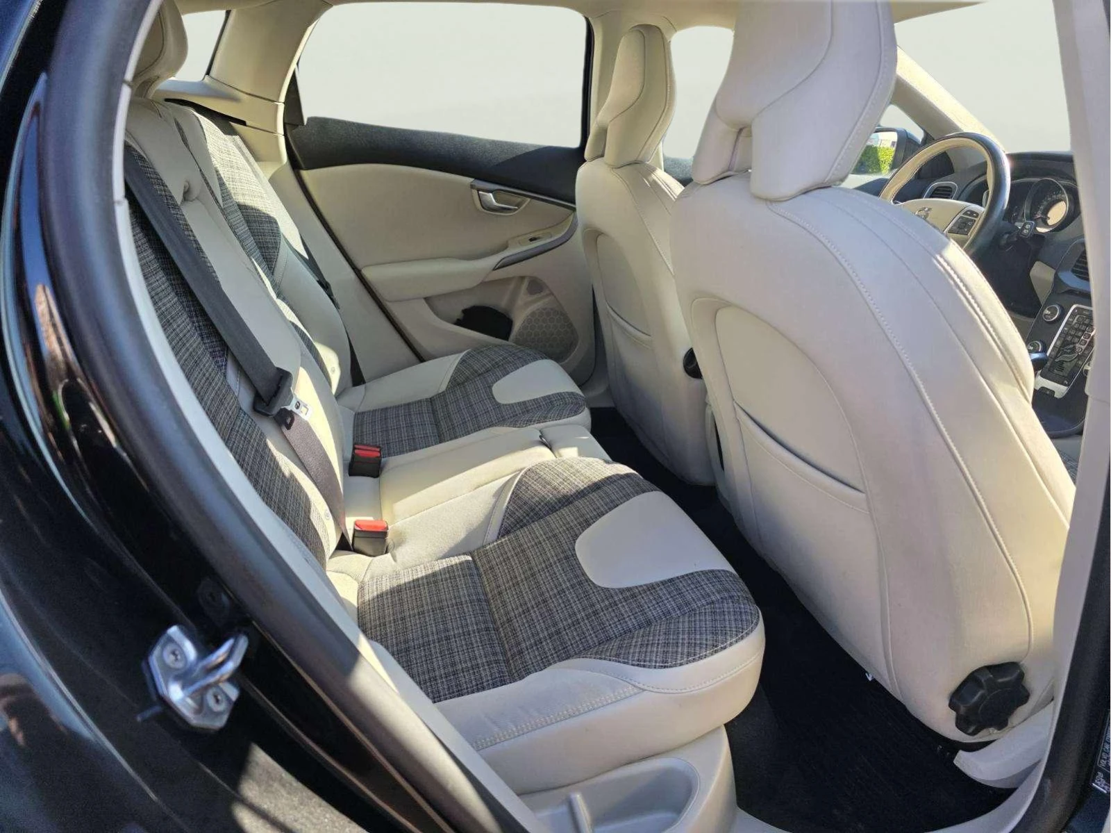 Volvo V40 Cross Country 2.0L | Mobile.bg � ����������� 10